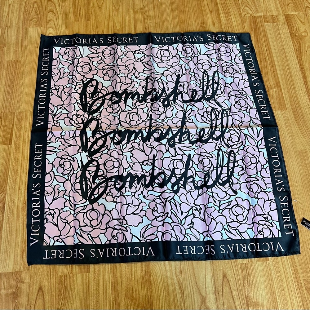 Victoria’s Secret women square scarf